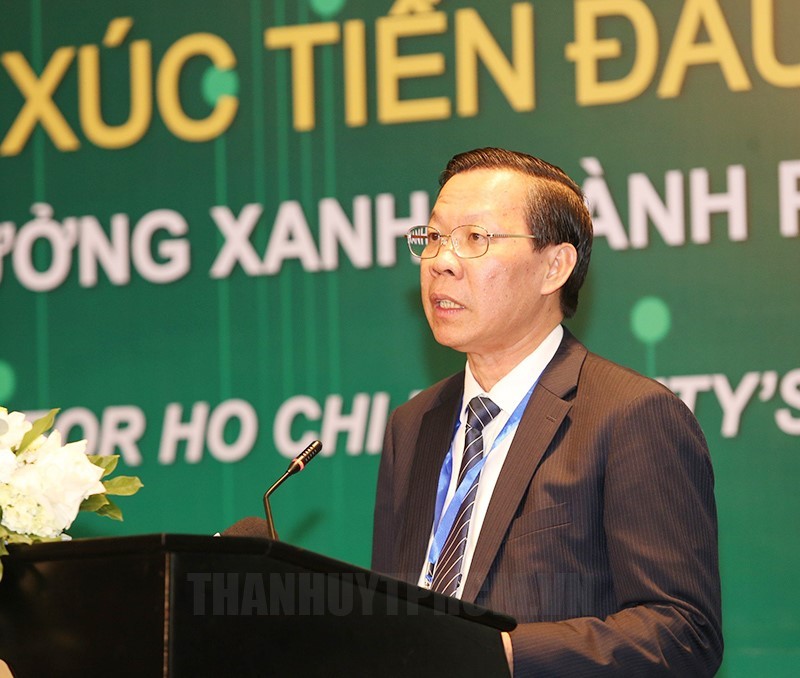 Phan Van Mai, membre du Comité central du Parti et président du Comité populaire de Hô Chi Minh-Ville, prend la parole. Photo: hcmcpv.org.vn