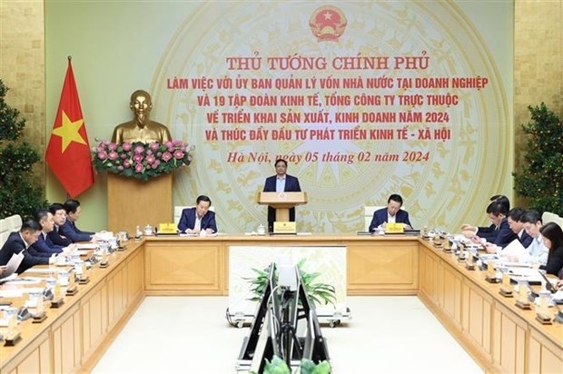 Le Premier ministre Pham Minh Chinh lors de la séance de travail avec le Comité de gestion de capitaux publics dans les entreprises et 19 groupes et compagnie générales relevant dudit Comité sur la production et les affaires en 2024 et sur la promotion des investissements pour le développement socio-économique. Photo : VNA.