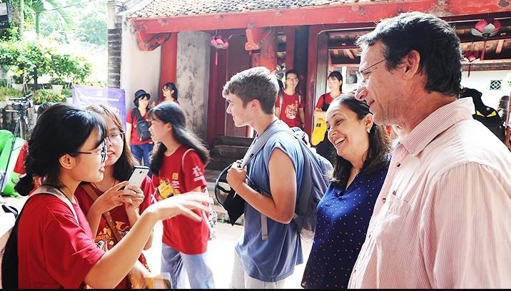 Le secteur touristique du Vietnam a connu un boom du nombre de visiteurs étrangers avec plus de 1,5 million de personnes, un record depuis que le pays a rouvert ses portes après la pandémie de Covid-19.Photo: NDEL
