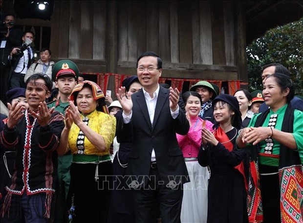 Le Président Vo Van Thuong à la fête "Couleurs du printemps dans toutes les régions du pays", à Hanoi, le 24 février. Photo : VNA. 