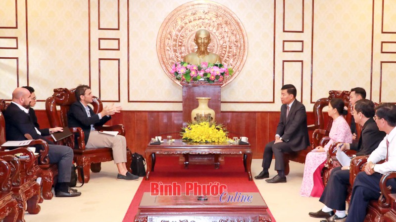 Lors de la rencontre entre le groupe Hayat Holding et les dirigeants de la province de Binh Phuoc. Photo: binhphuoc.gov.vn