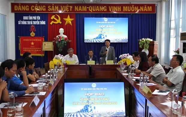 Point presse sur la conférence annonçant la planification provinciale pour la période 2021 - 2030, avec vision pour 2050, et la promotion des investissements à Phu Yen 2024. Photo : VNA.