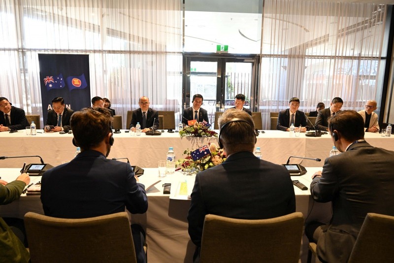 Le ministre Nguyen Hong Dien avait eu une séance de travail bilatérale avec le ministre australien du changement climatique et de l'énergie Chris Bowen. Photo: congthuong.vn