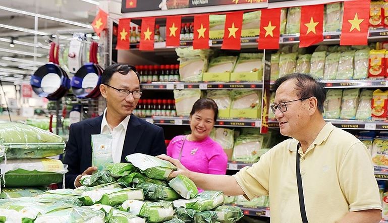 Le riz vietnamien est vendu dans le supermarché d'E.Leclerc en France. Photo: NDEL