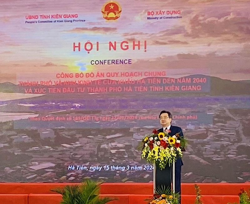 Le ministre de la Construction, Nguyen Thanh Nghi, prend la parole. Photo: dautu