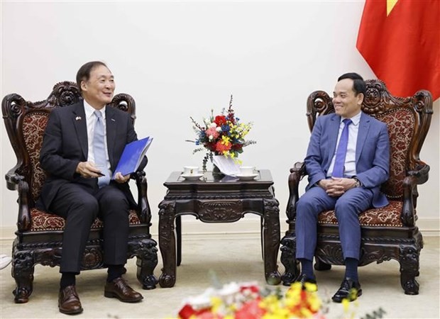 Le Vice-Premier ministre Trân Luu Quang (à droite) et le président de l'Agence sud-coréenne de Coopération internationale (KOICA), Chang Won-sam. Photo : VNA.