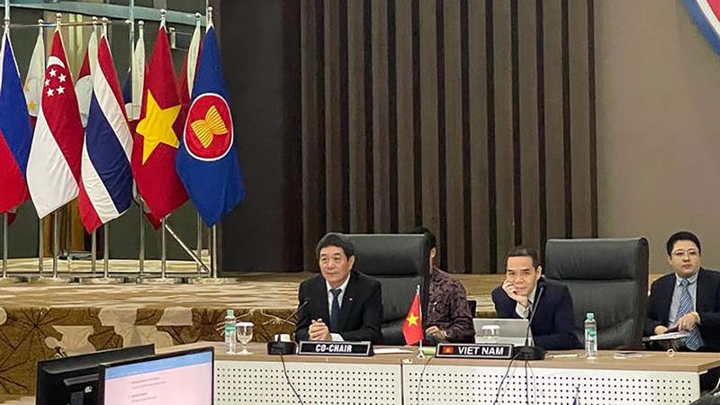 L'ambassadeur Nguyen Hai Bang et l'ambassadeur sud-coréen auprès de l'ASEAN, Lee Jang-keun, ont coprésidé la réunion. Photo: baoquocte