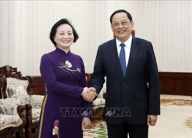  Le Premier ministre lao Sonexay Siphandone et la ministre vietnamienne de l'Intérieur, Pham Thi Thanh Trà. Photo : VNA.