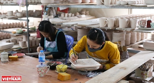Dans le village artisanal de la céramiques Bat Trang. Photo : VNA.