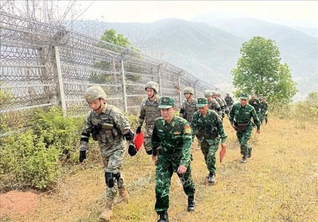 Patrouille conjointe entre les gardes-frontières de la province montagneuse de Diên Biên et leurs homologues de la région de Mengzhi, province chinoise du Yunnan. Photo : VNA.