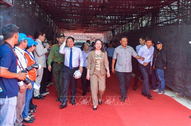 La présidente par intérim Vo Thi Anh Xuân à la cérémonie d'ouverture du championnat mondial de Formule 1 motonautique UIM F1H2O. Photo : VNA.