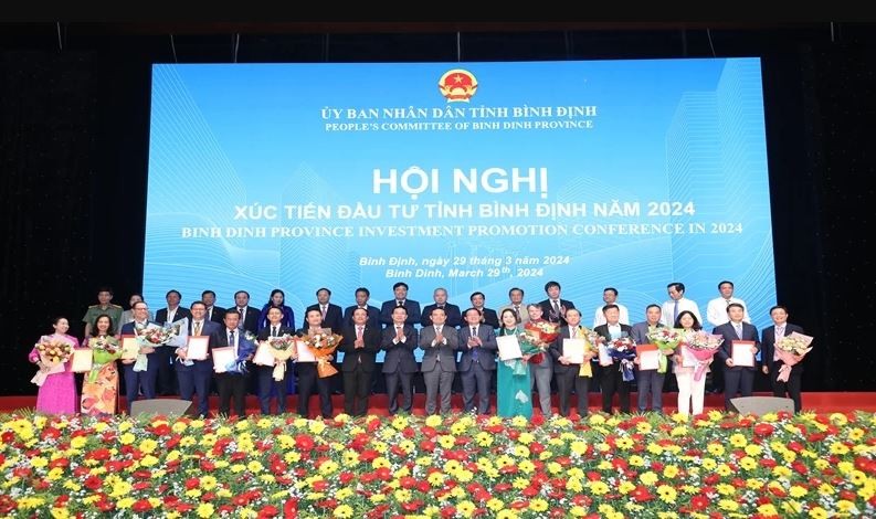 Lors de la Conférence sur la promotion des investissements de la province de Binh Dinh 2024. Photo: NDEL