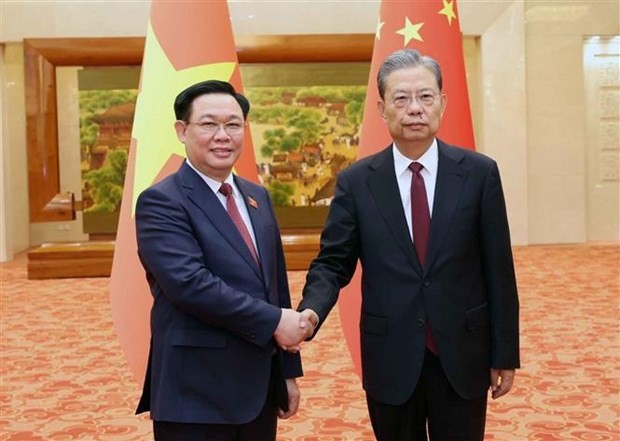Le Président de l'Assemblée nationale, Vuong Dinh Huê (à gauche), et le président du Comité permanent de l'Assemblée populaire nationale de Chine, Zhao Leji. Photo : VNA.