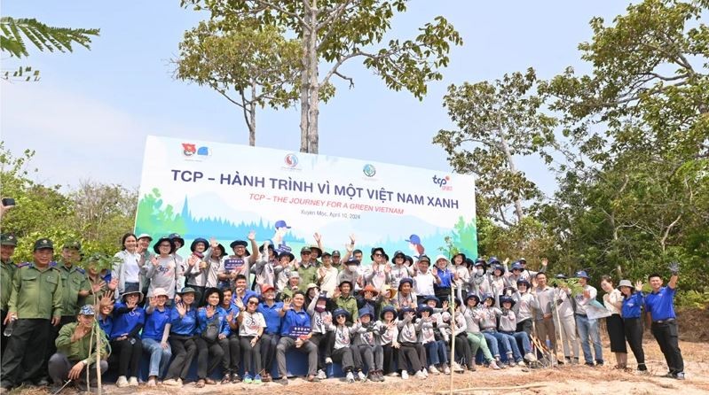 Les participants du programme « TCP - Voyage pour un Vietnam vert ». Photo: NDEL