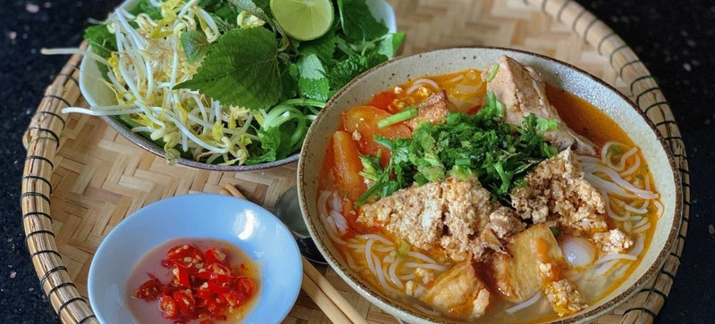 Le « Bún riêu cua », la soupe de nouilles au crabe du Vietnam. Photo: Vinwonders.com