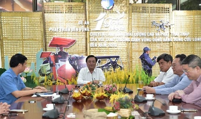 Le ministre de l'Agriculture et du Développement rural, Le Minh Hoan, prend la parole lors de la cérémonie d’inauguration du bureau du comité de pilotage du projet d'un million d'hectares de riz de haute qualité à faibles émissions des gaz à effet de serre dans le delta du Mékong. Photo: sggp