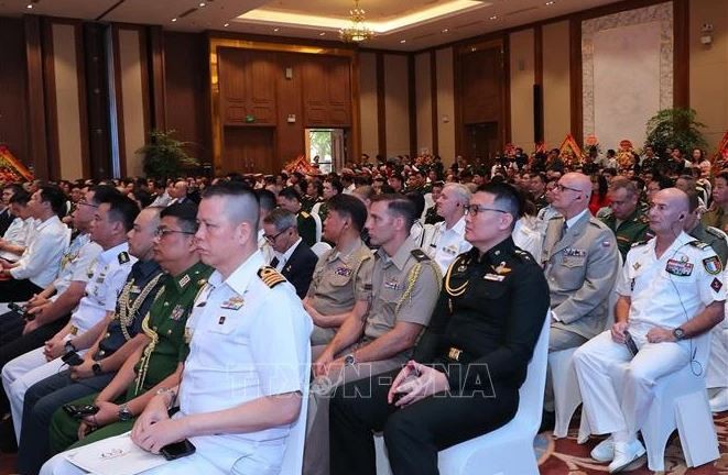 Des attachés militaires participent à l'événement. Photo : VNA.