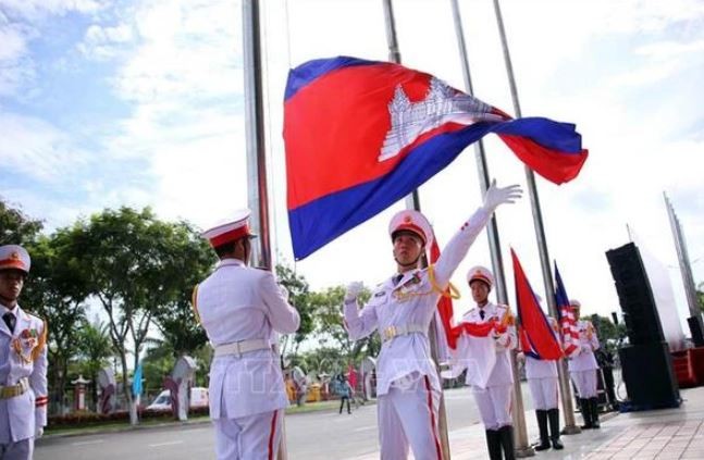 Les drapeaux nationaux des délégations sportives aux 13es Jeux scolaires de l’ASEAN (ASG) ont été levés à Dà Nang, le 1er juin. Photo : VNA.
