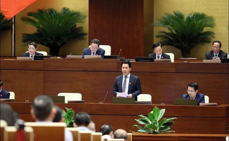 Le ministre des Ressources naturelles et de l’Environnement Dang Quoc Khanh à la séance de questions et réponses de l'Assemblée nationale. Photo : VNA.