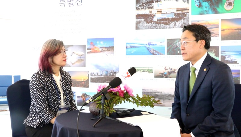 Le ministre sud-coréen des Océans et de la Pêche, Kang Do-hyung (à droite). Photo: VNA
