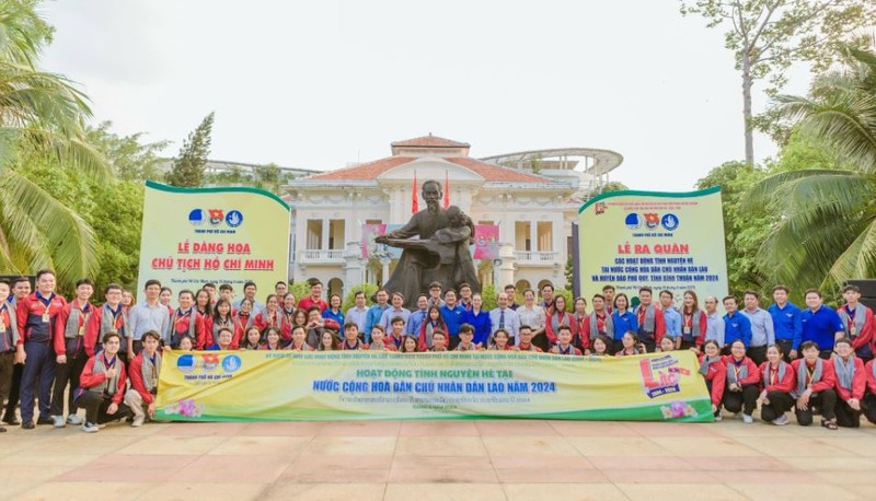 Lors de la cérémonie de lancement des activités de volontariat d'été au Laos. Photo: thoidai