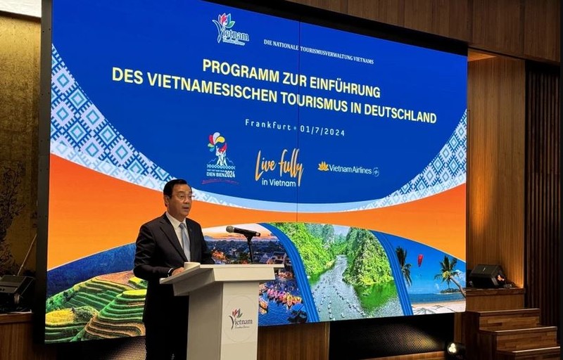 Le directeur de l'Autorité nationale du tourisme du Vietnam, Nguyen Trung Khanh, s'exprime au programme. Photo : VNA.