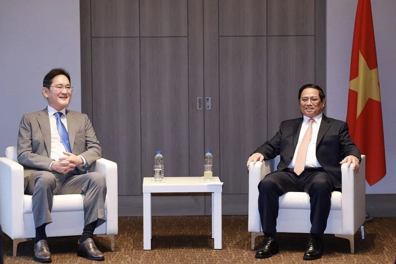 Le Premier ministre Pham Minh Chinh (droite) a reçu le 2 juillet à Séoul Lee Jae Yong, président du groupe Samsung. Photo : VNA.