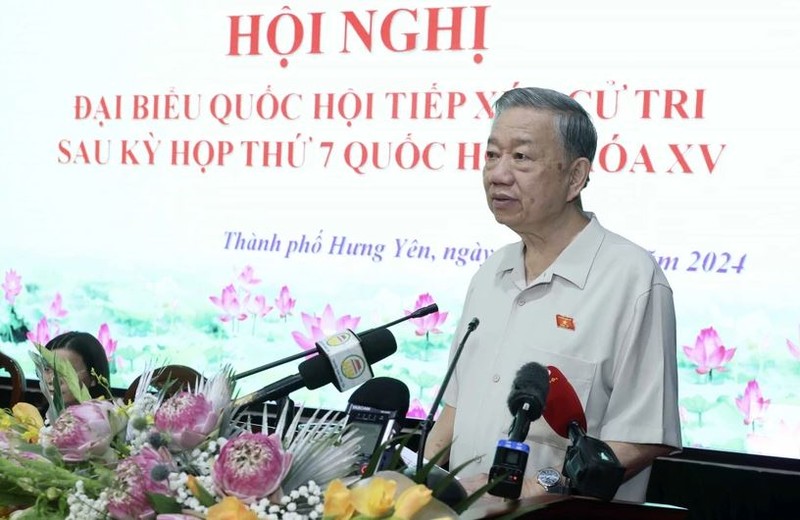 Le président To Lam à la rencontre d'électeurs de Hung Yen. Photo : VNA.