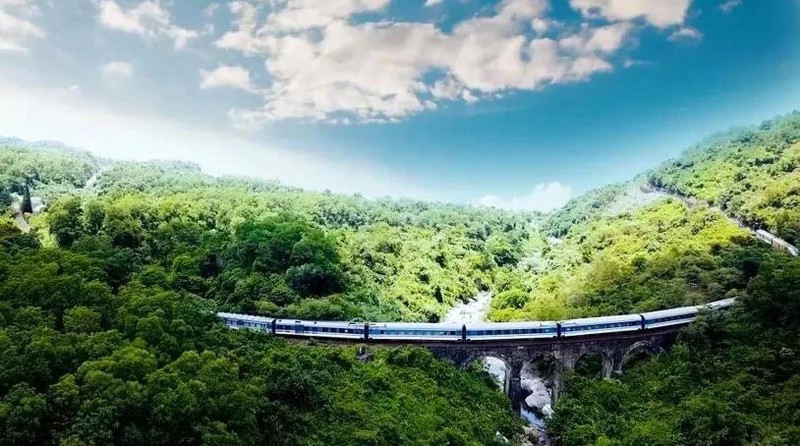 Voyager en train au Vietnam, un produit touristique choisi par de nombreux touristes. Photo : Centre d'information touristique