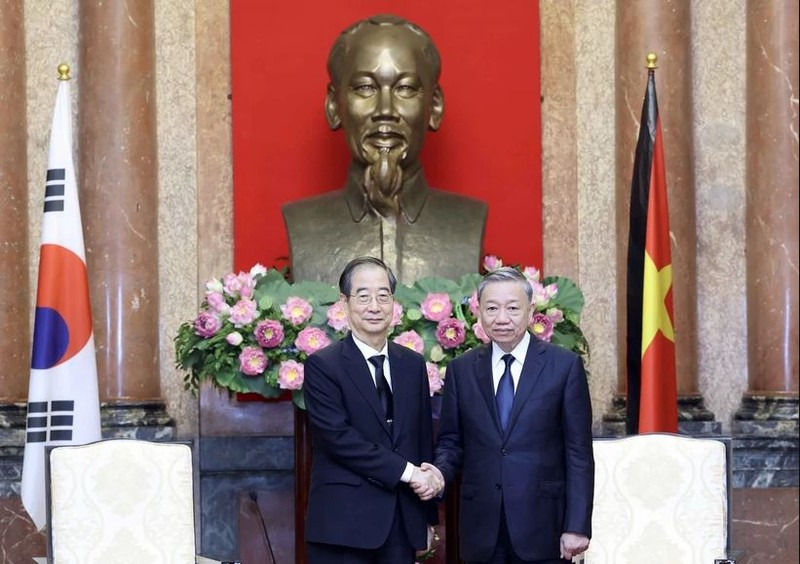 Le président To Lam (droite) et le Premier ministre Han Duck Soo. Photo : VNA.