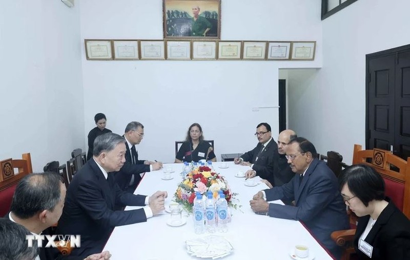 Le président To Lam reçoit le conseiller à la sécurité nationale de l'Inde, Ajit Doval. Photo : VNA.