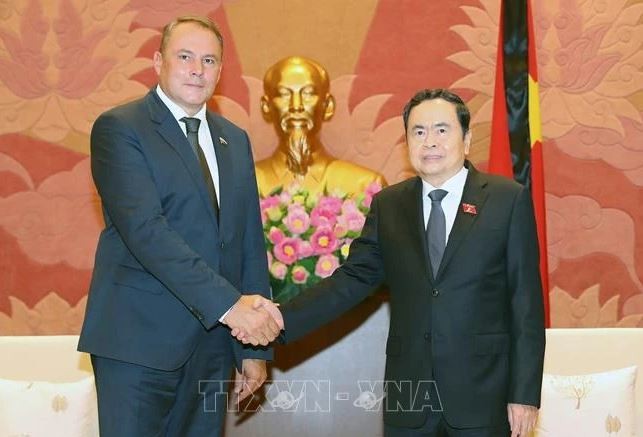 Le président de l'Assemblée nationale, Tran Thanh Man (droite), et le vice-président de la Douma d’État de Russie, Tolstoï Piotr Olegovich. Photo : VNA.