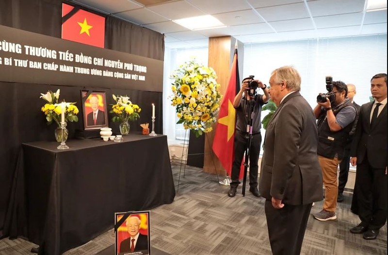 Le secrétaire général de l'ONU Antonio Guterres rendu hommage au Secrétaire général Nguyên Phu Trong. Photo : VNA.