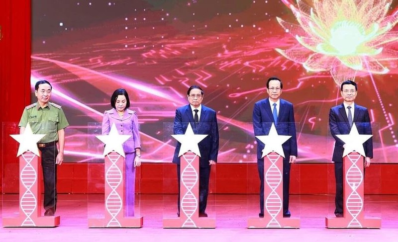 Le Premier ministre vietnamien Pham Minh Chinh a participé à l'inauguration de la banque de gènes (ADN) des martyrs dont les informations et les proches n’ont pas encore été identifiés. Photo : VNA.