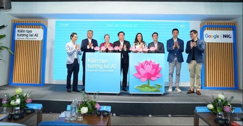 Le Centre national d’innovation et Google lancent un programme pour façonner l’avenir de l’intelligence artificielle (IA) au Vietnam, le 11 juillet à Hanoï. Photo: Vietnamplus