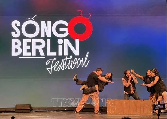 Un numéro lors du festival culturel populaire vietnamien intitulé « Vivre à Berlin ». Photo : baoquocte