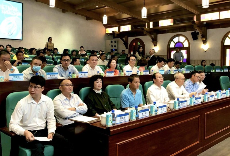 Lors de la réunion avec la Fédération des entreprises de Shenzhen. Photo: baodautu