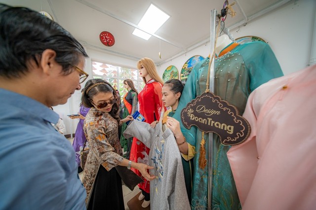 Le savoir-faire de la couture et du port de l’ao dai de Hue inscrit sur la liste du patrimoine culturel immatériel national. Photo: toquoc.vn