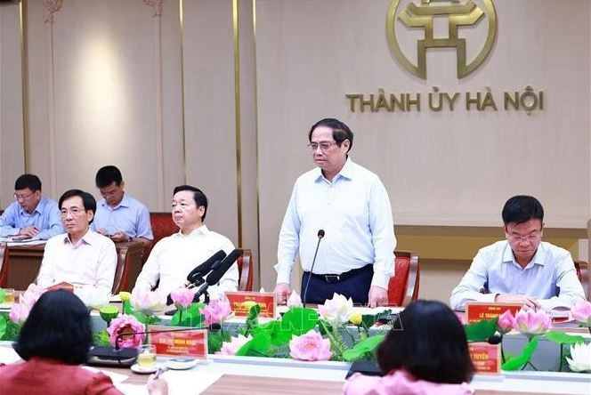 Le Premier ministre Pham Minh Chinh a travaillé le 17 août à Hanoï avec la Permanence du Comité du Parti de Hanoï. Photo : VNA.