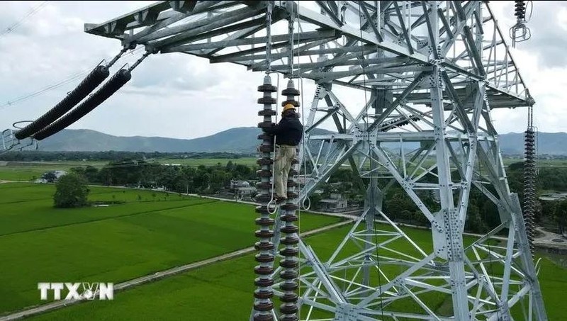 La ligne de transport d’électricité 500 kV circuit 3 traverse neuf provinces. Photo : VNA.