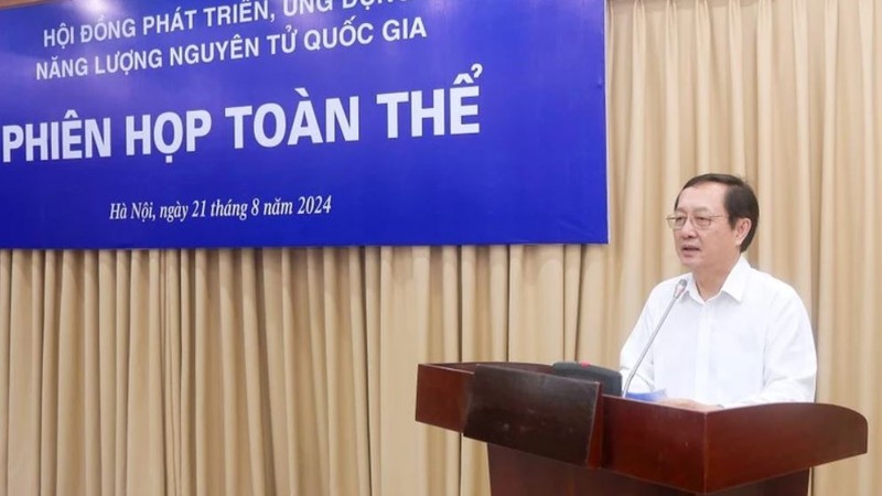 Le ministre des Sciences et des Technologie Huynh Thanh Dat prend la parole. Photo: NDEL