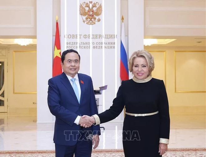 Le président de l'Assemblée nationale du Vietnam T,ran Thanh Man et la présidente du Conseil de la Fédération de l'Assemblée fédérale de la Fédération de Russie,Valentina Ivanovna Matvienko. Photo : VNA.