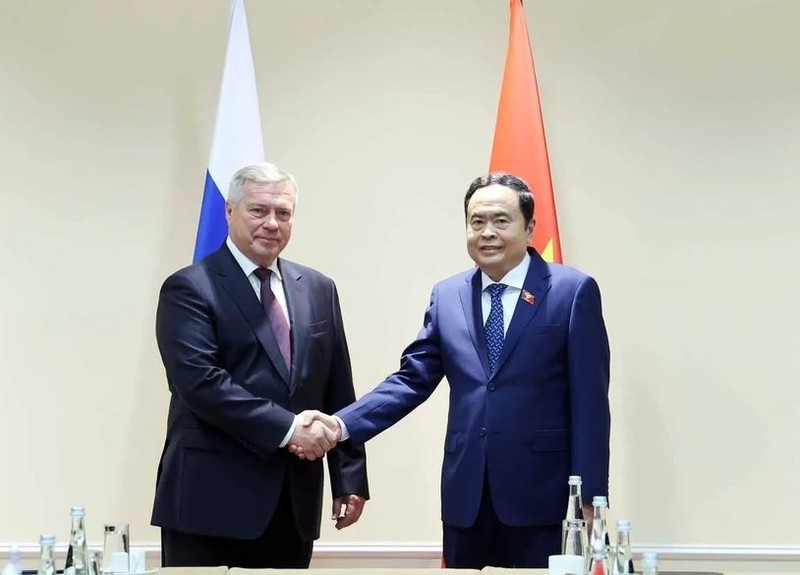 Le président de l'Assemblée nationale (AN) du Vietnam, Tran Thanh Man (droite), et le gouverneur de la région de Rostov, Vasily Golubev. Photo : VNA.