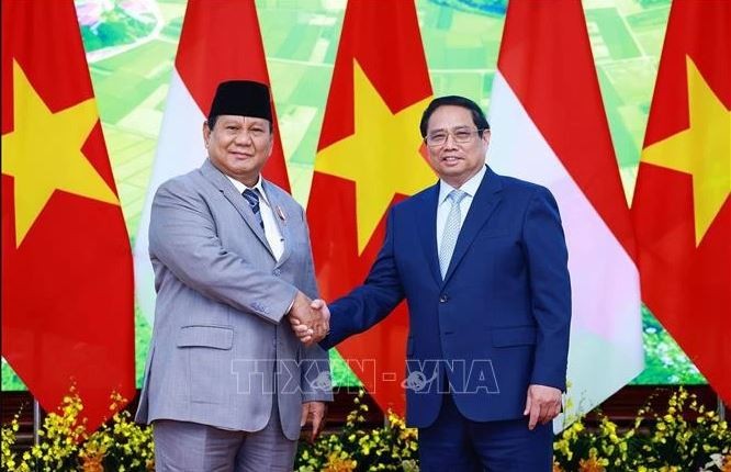 Le Premier ministre Pham Minh Chinh (à droite) reçoit le président élu indonésien Prabowo Subianto, à Hanoi, le 14 septembre. Photo : VNA