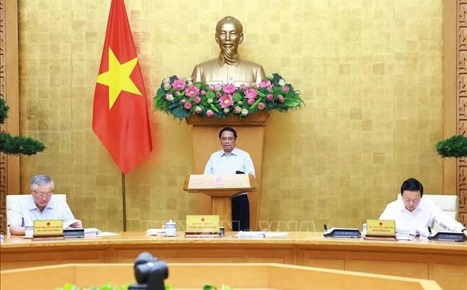 Le Premier ministre Pham Minh Chinh préside la réunion législative mensuelle du gouvernement. Photo: VNA