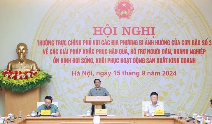 Le Premier ministre Pham Minh Chinh dirige une conférence sur le règlement des conséquences du typhon Yagi. Photo : VGP.