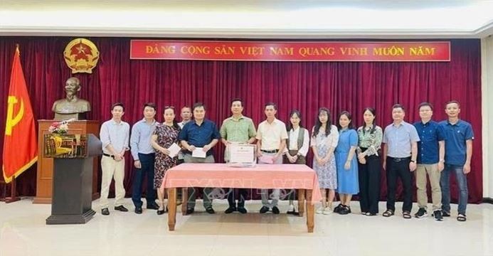 L'ambassade du Vietnam en Malaisie lance une campagne de collecte de fonds pour venir en aide aux victimes des inondations causées par la tempête no 3. Photo: baoquocte