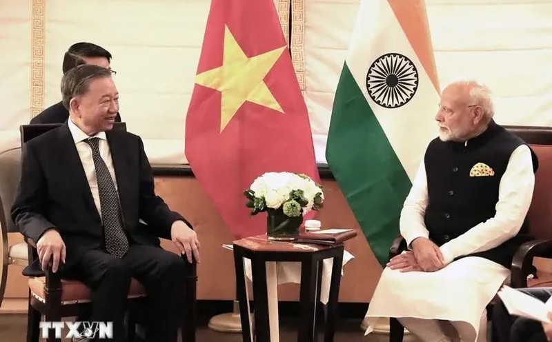 Le secrétaire général du Parti communiste du Vietnam (PCV) et président vietnamien, Tô Lâm (à gauche), rencontre à New York le Premier ministre indien Narendra Modi. Photo : VNA.