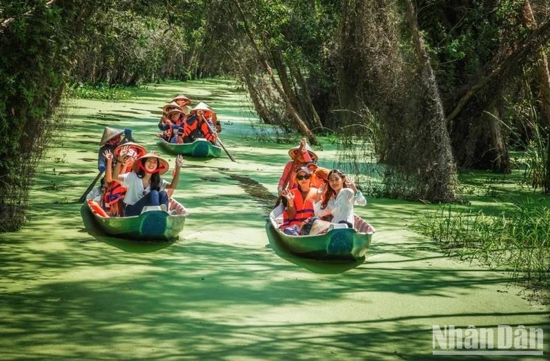 Long An devra développer des circuits courts permettant aux touristes de découvrir l’évolution de la culture, des coutumes, du climat et du sol des différentes zones de la province. Photo: NDEL