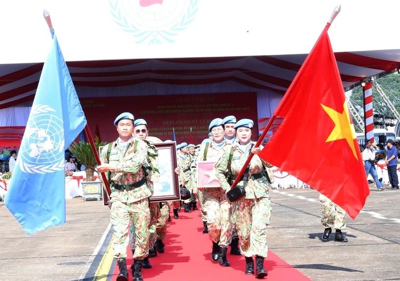 Cérémonie marquant le départ de l'hôpital de campagne de niveau 2 N°6 et de l'équipe du génie N°3 pour leur mission de maintien de la paix de l'ONU au Soudan du Sud et à Abyei. Photo : VNA.